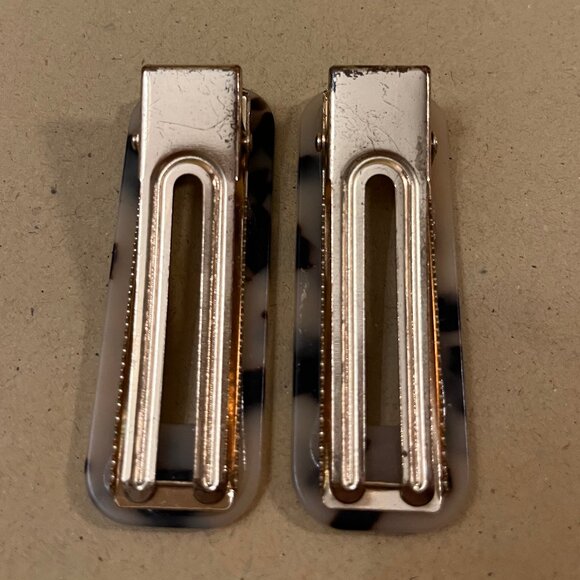 Pair of Acrylic Tortoise Barrettes - Picture 4 of 6